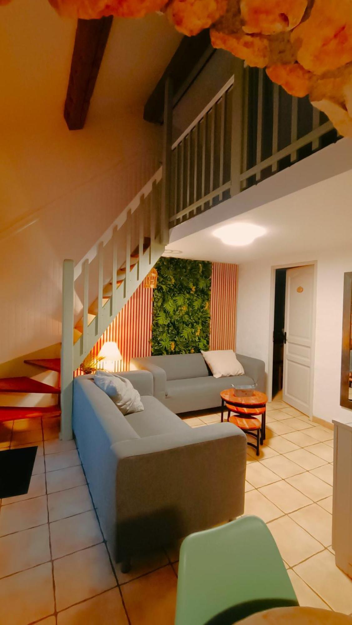 La Rose Des Vents & Spa - Gite La Parenthese Néoules エクステリア 写真